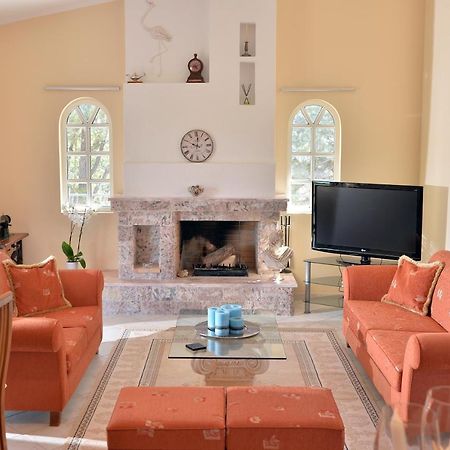 Domelia'S Luxury Apartments Near Airport & Beach Artemida  Esterno foto