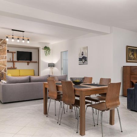 Domelia'S Luxury Apartments Near Airport & Beach Artemida  Esterno foto