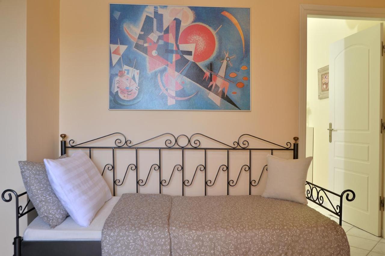 Domelia'S Luxury Apartments Near Airport & Beach Artemida  Esterno foto