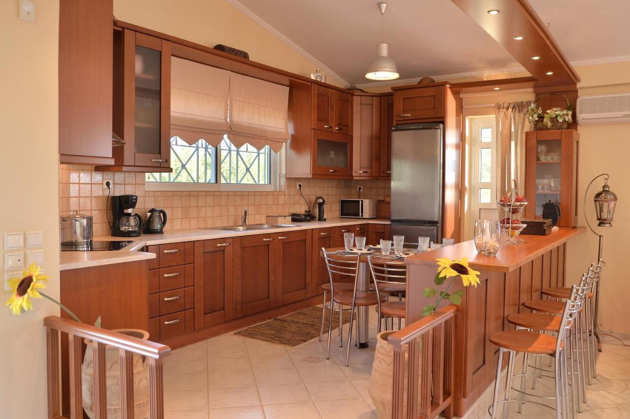 Domelia'S Luxury Apartments Near Airport & Beach Artemida  Esterno foto