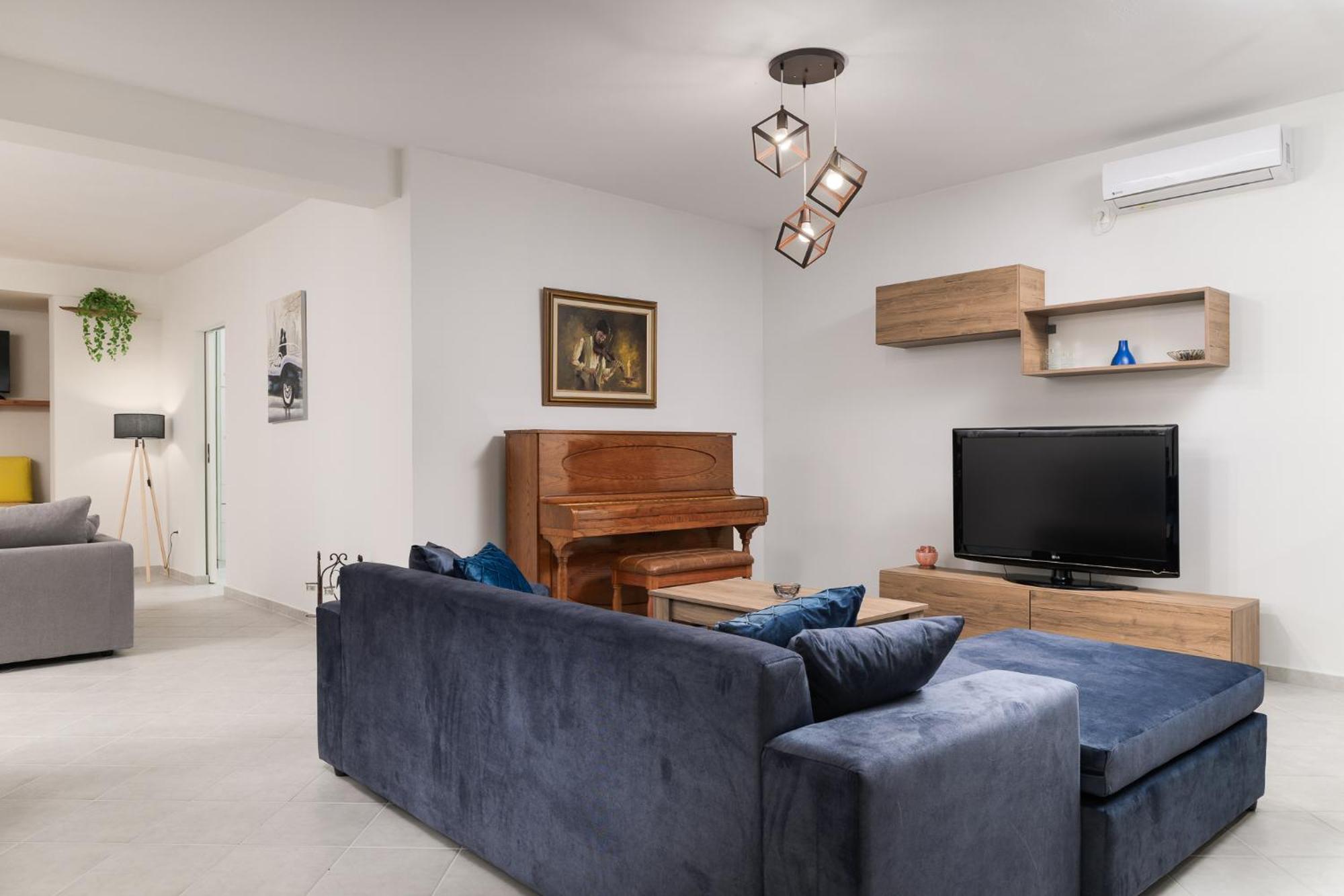 Domelia'S Luxury Apartments Near Airport & Beach Artemida  Esterno foto